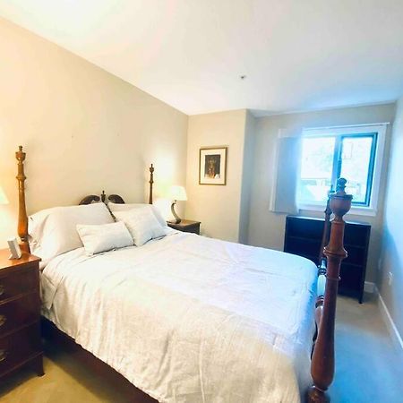 Amazing Location 2 Bedroom Minutes From Downtown Victoria Ngoại thất bức ảnh