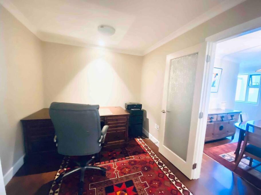 Amazing Location 2 Bedroom Minutes From Downtown Victoria Ngoại thất bức ảnh