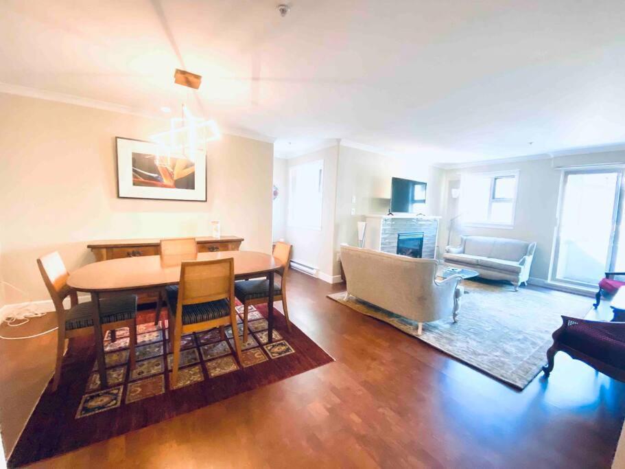 Amazing Location 2 Bedroom Minutes From Downtown Victoria Ngoại thất bức ảnh