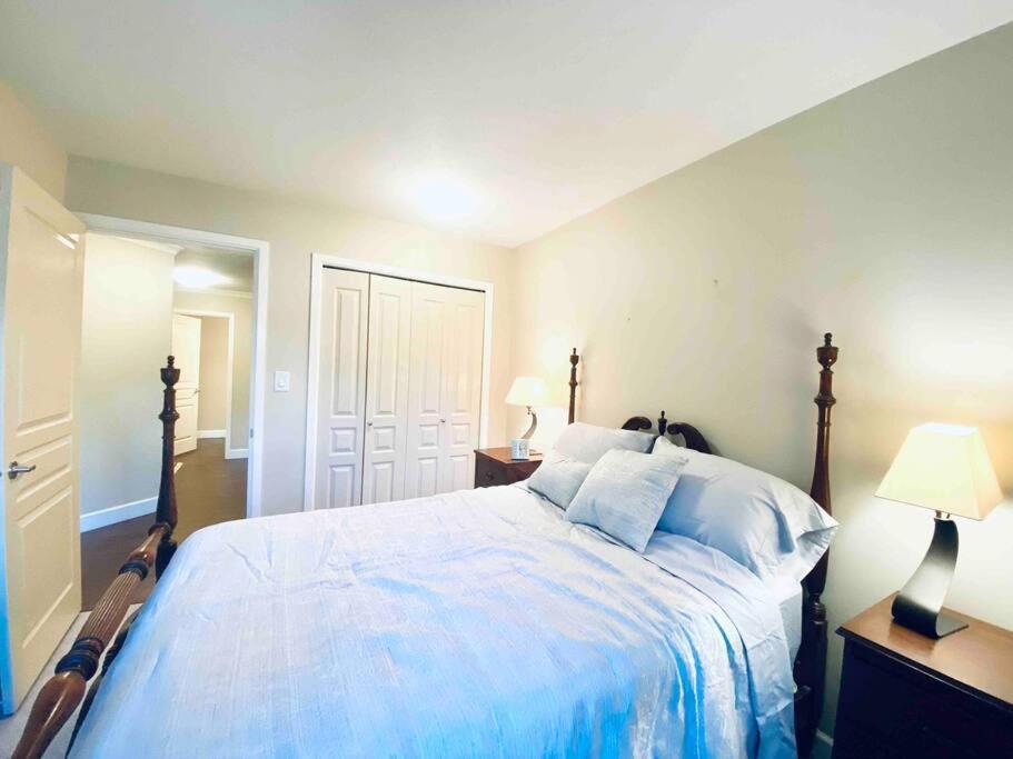 Amazing Location 2 Bedroom Minutes From Downtown Victoria Ngoại thất bức ảnh